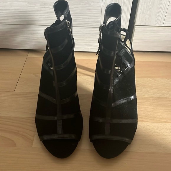 Ralph Lauren Peep-Toe Platform Suede Pumps Black Suede & Leather Size 9.5 - Picture 1 of 6